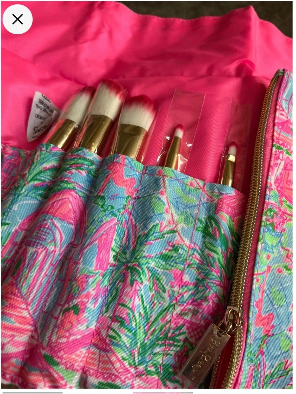 NWT—-Lilly Pulitzer makeup brush and case Set